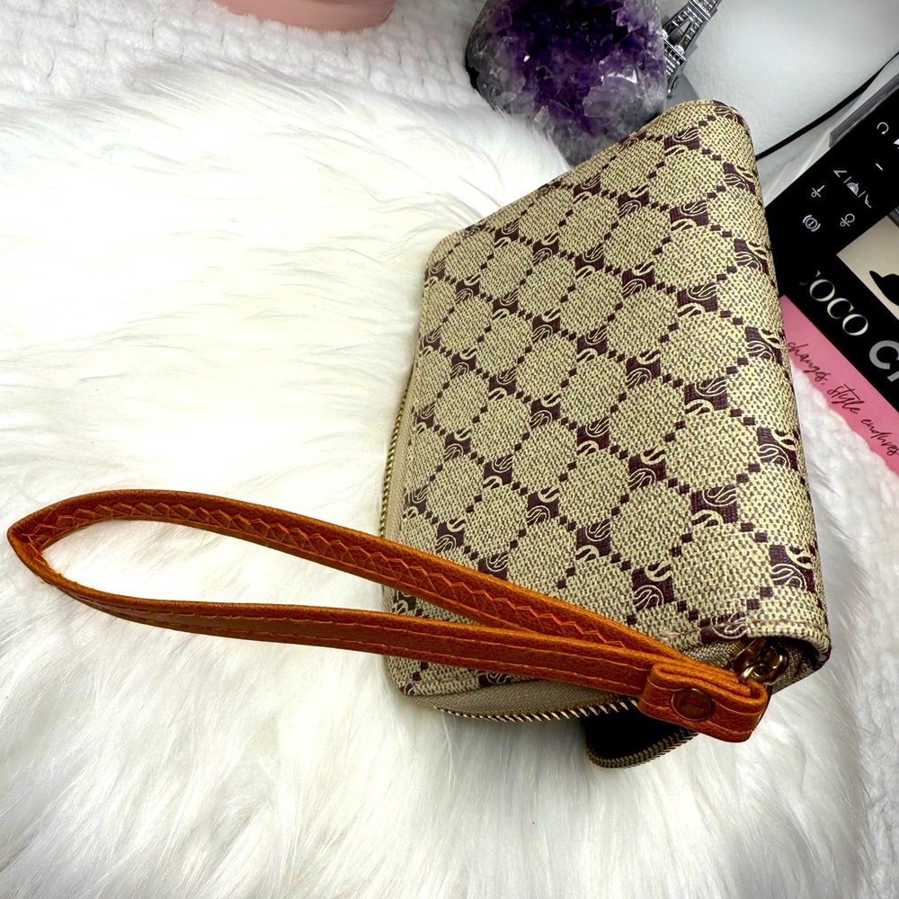 Brown Patterned Wristlet - Picture 5 of 7
